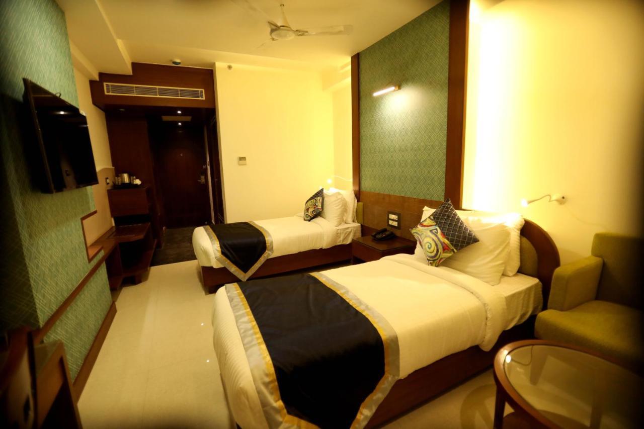 The Pinnacle Inn Sarnath Benares Buitenkant foto