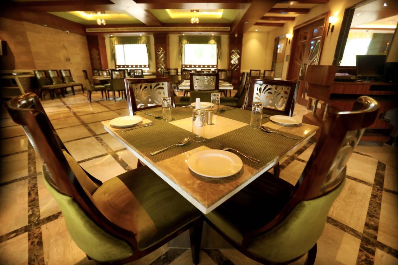 The Pinnacle Inn Sarnath Benares Buitenkant foto