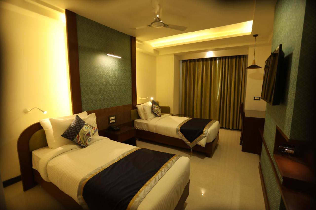 The Pinnacle Inn Sarnath Benares Buitenkant foto